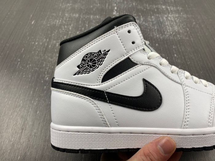 air jordan 1 mid reverse panda dq8426-132