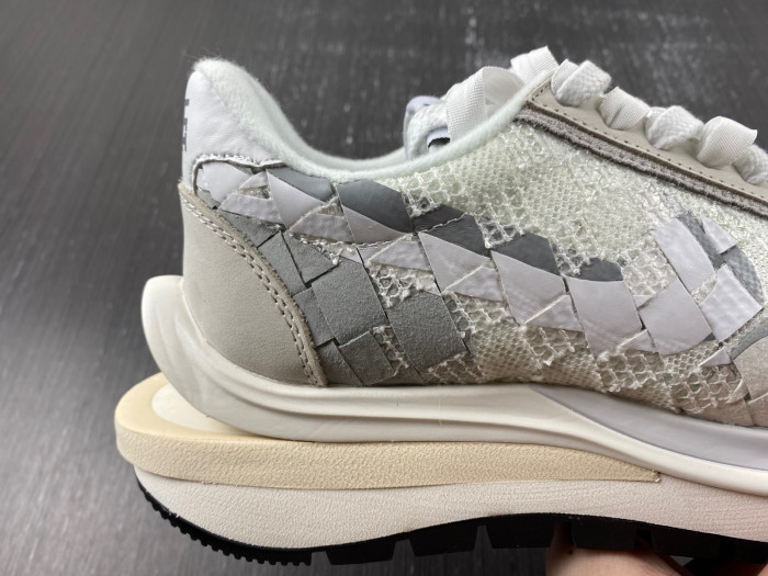 nike sacai x waffle woven green gusto dr5209-300