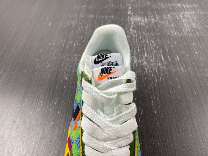 nike sacai x waffle woven green gusto dr5209-300