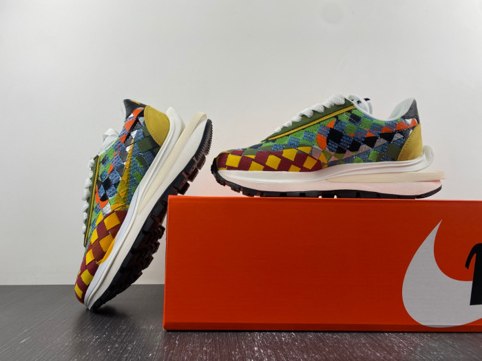 nike sacai x waffle woven green gusto dr5209-300