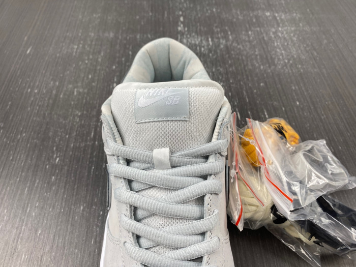 nike sb dunk low white lobster (friends and family) fd8776-100