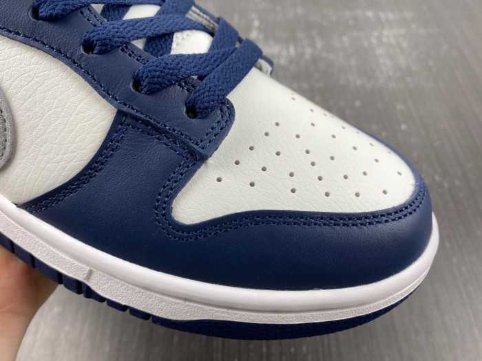 nike dunk low summit white midnight navy fd9749-400