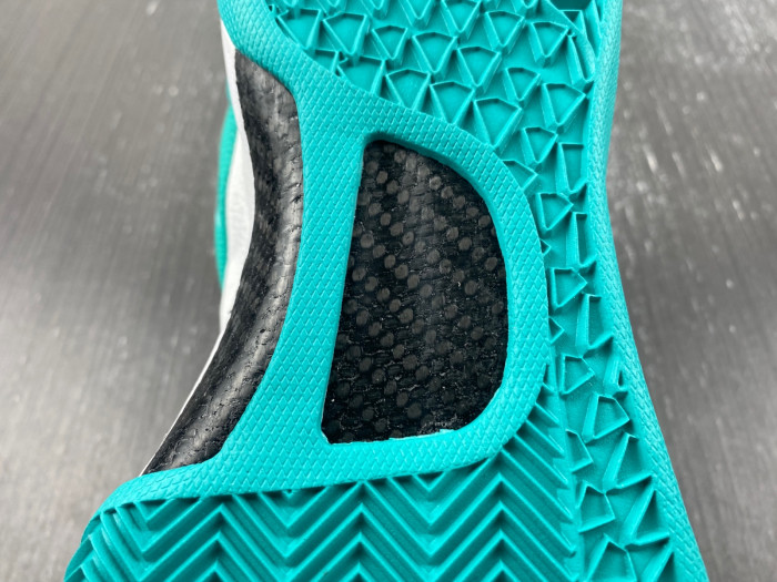 nike kobe 8 protro ‘radiant emerald’ fq3549-101