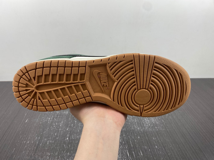 nike dunk low green snake fq8893-397