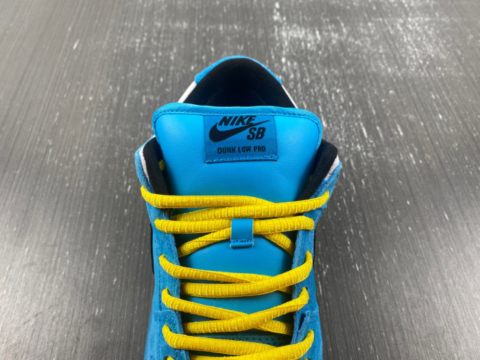 the powerpuff girls x nike sb dunk low “buttercup” fz8319-300