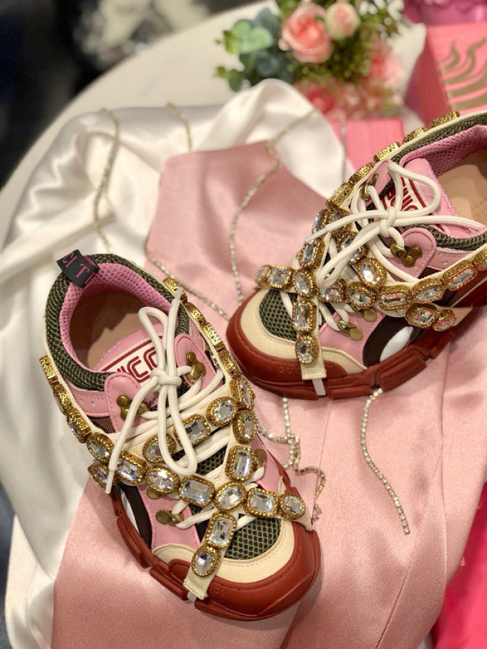 gu flashtrek sneaker