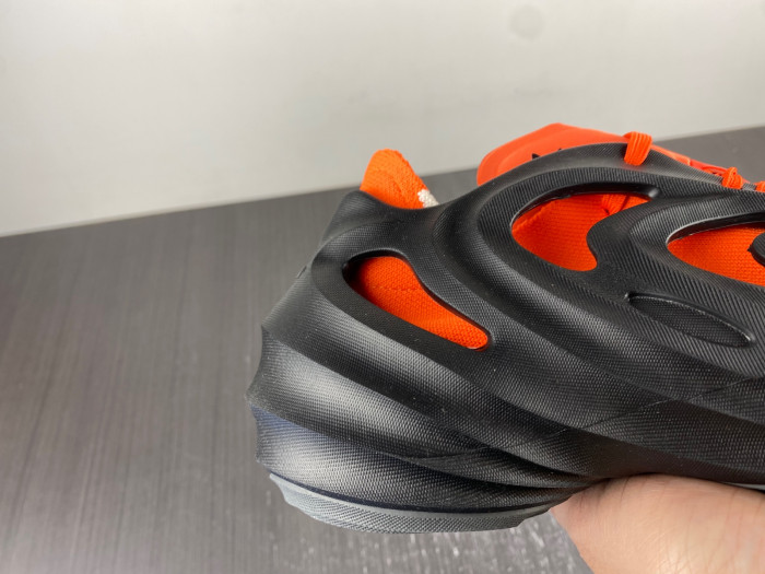 a*d*das adifom q core black impact orange hp6581